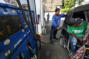 مصر ترفع أسعار الوقود بنسب تصل إلى 30 في المئة تحت ضغط اضطرابات سوق الطاقة