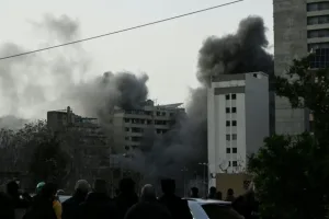 تصعيد خطير في لبنان: غارات إسرائيلية على بيروت وتهديد بعملية برية لنزع سلاح حزب الله