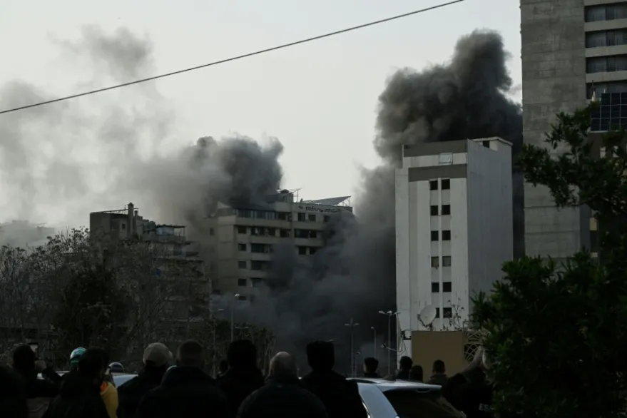 تصعيد خطير في لبنان: غارات إسرائيلية على بيروت وتهديد بعملية برية لنزع سلاح حزب الله