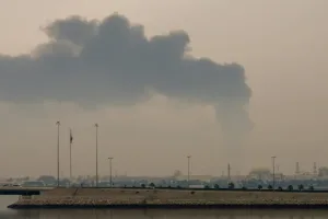 المرشد الأعلى الإيراني يأمر بإبقاء مضيق هرمز مغلقا فيما إمدادات النفط تشهد “أكبر اضطراب” في التاريخ