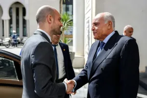 باريس والجزائر تبحثان سبل استئناف التعاون بعد أشهر من التوتر الدبلوماسي