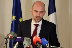 بارو من تل أبيب: تنازلات إيرانية شرط لإنهاء الحرب