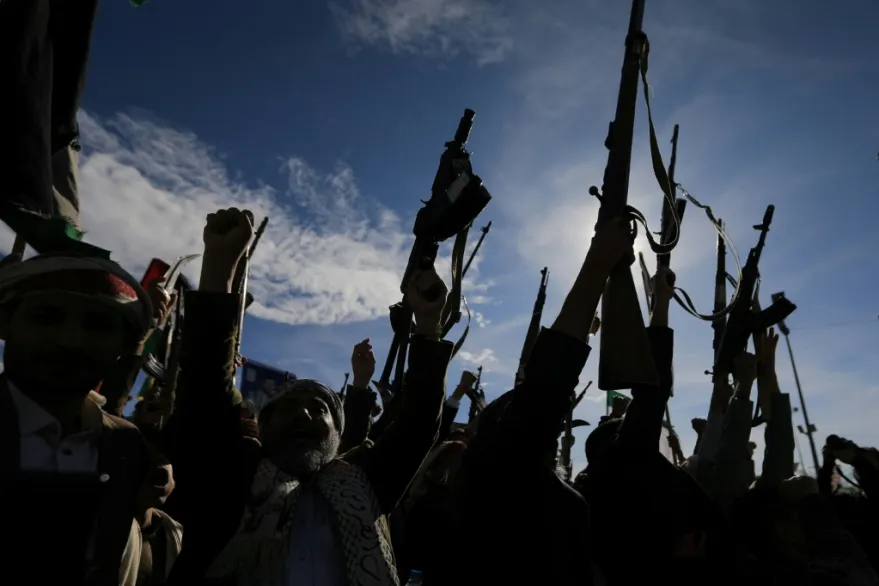 تصعيد إقليمي متسارع: الحوثيون يوسّعون هجماتهم وإسرائيل ترد بضربات داخل إيران