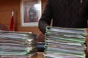 رؤساء جماعات بضواحي البيضاء يضحّون بموظفين لاحتواء تداعيات اختلالات العقار والجبايات