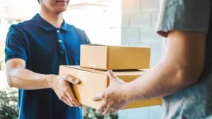 قانون جديد يمهد لفتح سوق “البريد السريع” بالمغرب أمام المنافسة