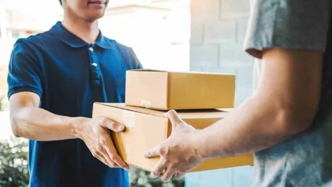 قانون جديد يمهد لفتح سوق “البريد السريع” بالمغرب أمام المنافسة