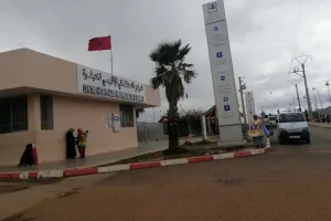 وفاة مولود أمام مستشفى بخنيفرة تثير استنكارا حقوقيا وتطالب بفتح تحقيق