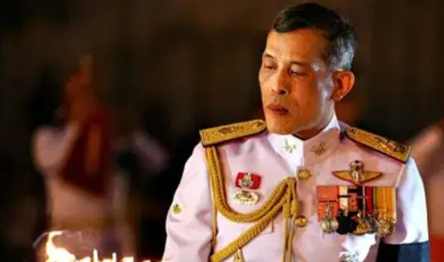 ملك الأساطير المالية: 70 مليار دولار و17 ألف عقار و38 طائرة خاصة و300 سيارة فاخرة و52 يختاً مذهباً