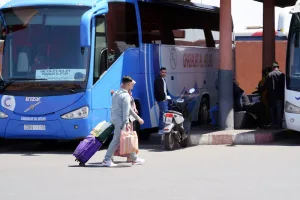 نقل المسافرين في العيد بين مرونة العرض وفوضى اللحظات الأخيرة