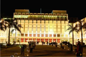 في الغابون.. كواليس سقوط “الفرنسي مهندس التنصت” لدى عائلة بونغو