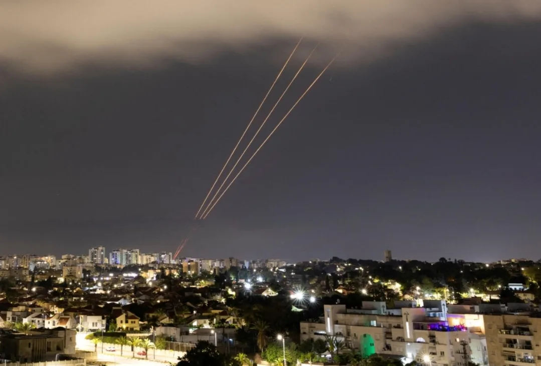 هجوم كبير لإيران على إسرائيل بعد مقتل المرشد الإيراني الأعلى علي خامنئي