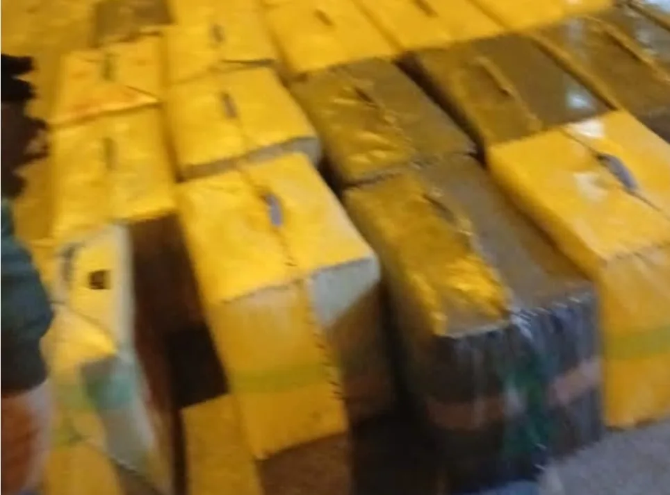 الرباط :    إحباط تهريب طن و190 كيلوغرام من مخدر الشيرا