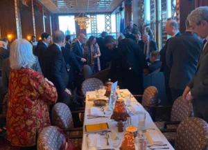 ضمنهم وزير الداخلية الفرنسي … إفطار رسمي في معهد العالم العربي في باريس بحضور شخصيات دينية وسياسية وازنة