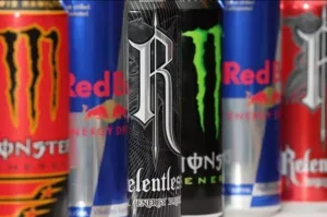 إسبانيا تحظر بيع مشروبات الطاقة وتشدد الرقابة على الإشهار الموجه للأطفال