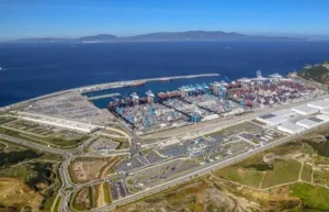 أزغنغان … ميناء عالمي استراتيجي على الأبواب وتعمير بلا رُبّان … مشروع بمليارات الدراهم وجماعة تتخبط في الفساد والتشويه العمراني !!