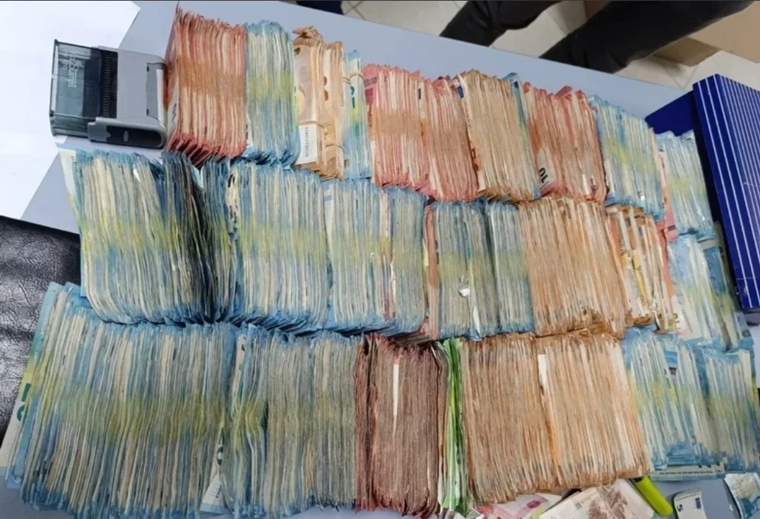 وجدة :     “لغز المليارات الضائعة”.. المقاول المومني يقود شبكة شركات نصب عقاري وتهريب أموال مئات المنخرطين