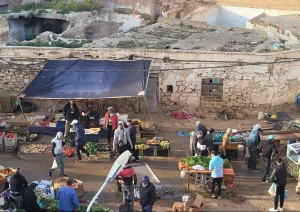 الناظور :    فوضى الأسواق العشوائية .. حي المستشفى الحسني يتحول إلى “سوق يومي مفتوح” وسط صمت الجهات المسؤولة