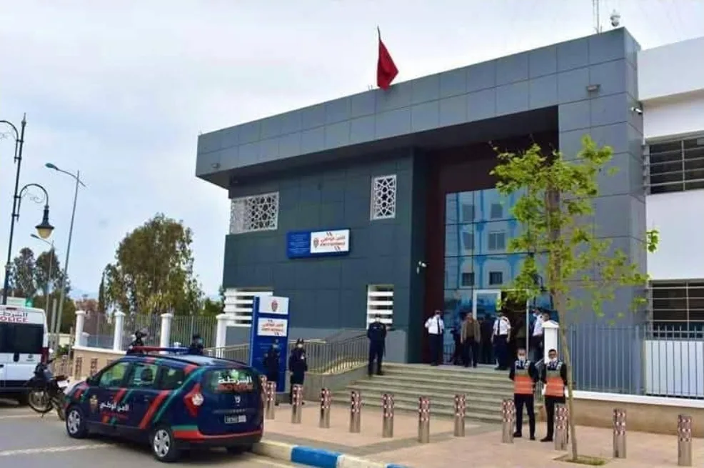 إمزورن تغرق في فوضى السير والجولان :      إشارات المرور مهملة وركن عشوائي يعيق الحركة