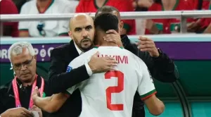 الركراكي يودع المنتخب المغربي لكرة القدم بعبارات مؤثرة والنجم حكيمي يتفاعل معه بعبارات أكثر تأثيرا