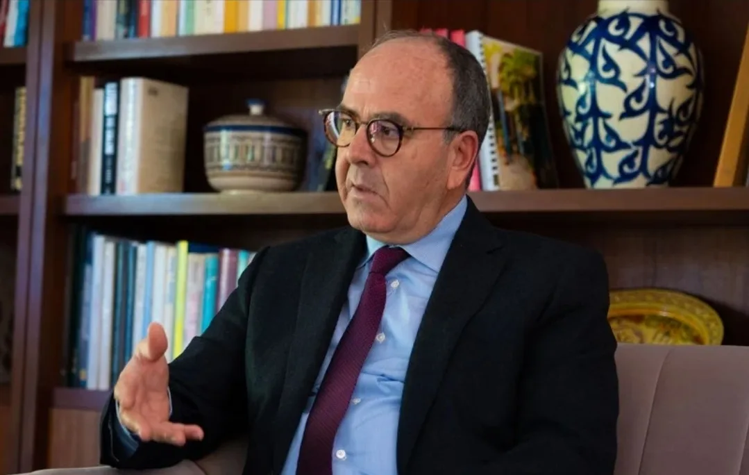 حكيم بنشماش :       نحو مغرب السرعة الواحدة … مانيفستو “دولة المهمة والارتقاء السيادي”