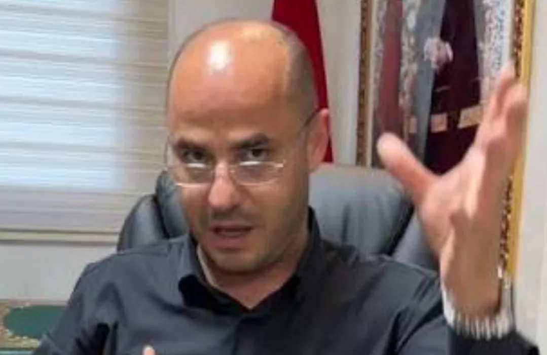 رئيس جماعة الناظور يوزّع “قفف رمضان” شخصياً وسط تفاعل كبير من المستفيدين !!