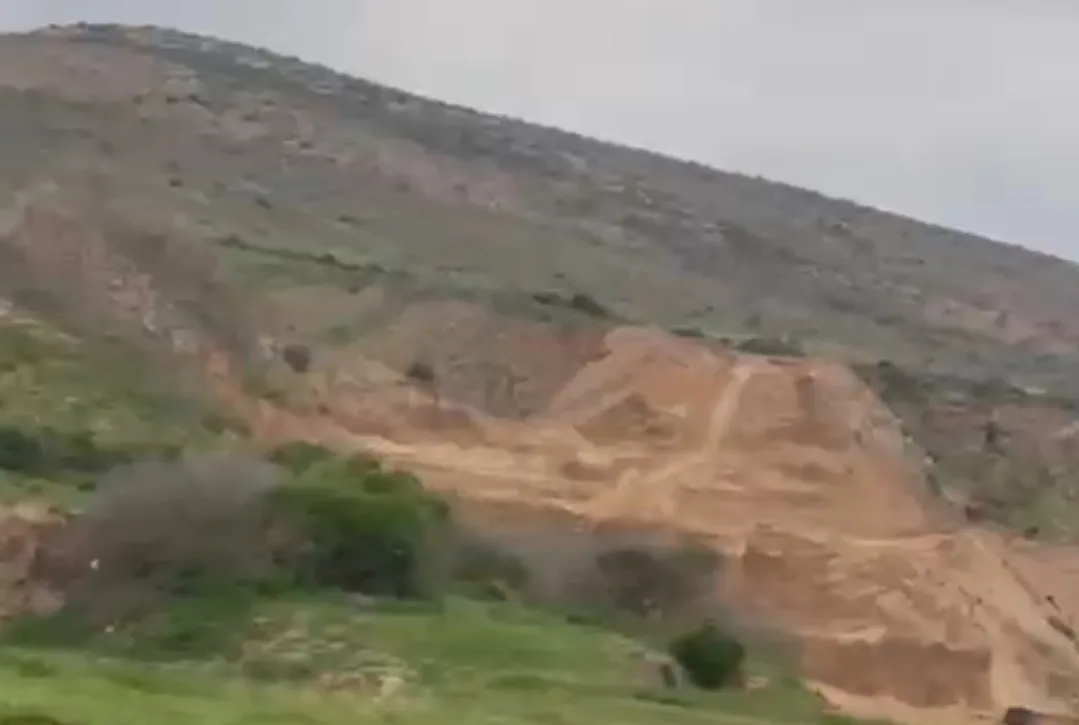 الناظور :      نفق الرمال السري… مقلع مشبوه ينهب الجبل من باطن الأرض ويضحك على الرقابة في جماعة أولاد داود الزخانين !