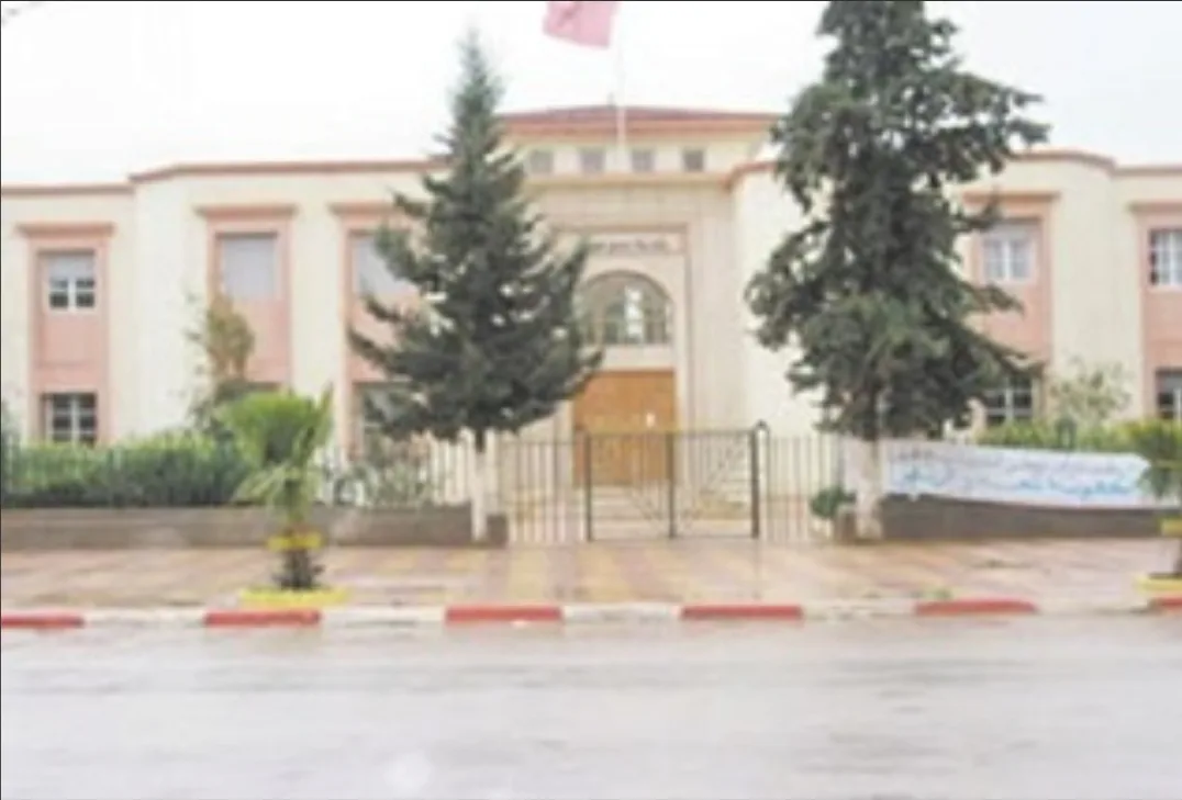 الحاجب :   مجلس جماعة سبع عيون يقرر إقالة 8 أعضاء وكاتب المجلس