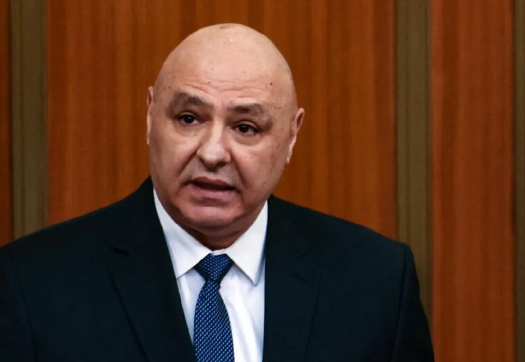 الرئيس اللبناني يعلن حظر نهائي لجميع الأنشطة المسلحة لتنظيم حزب الله الإرهابي