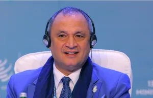 بعد تصريحاته المثيرة للجدل … الوزير رياض مزور الذي نزل من السماء على حزب الاستقلال يعتذر لمغاربة العالم ويقرّ بسوء تقدير كلامه