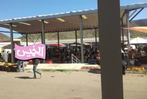 الحسيمة :    السوق الجديد بجماعة بني بوفراح بين فوضى الفراشة وشبهات كراء المحلات خلف الأبواب الموصدة !