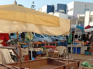 إمزورن :     فضيحة احتلال الملك العمومي تتفاقم … أرصفة مختطفة وشوارع تحولت إلى أسواق فوضوية في غياب الردع