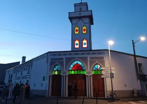 تبرعات بالذهب وبيعها بمزاد داخل مسجد بليل شمال فرنسا تثير جدلاً واسعاً بين المصلين