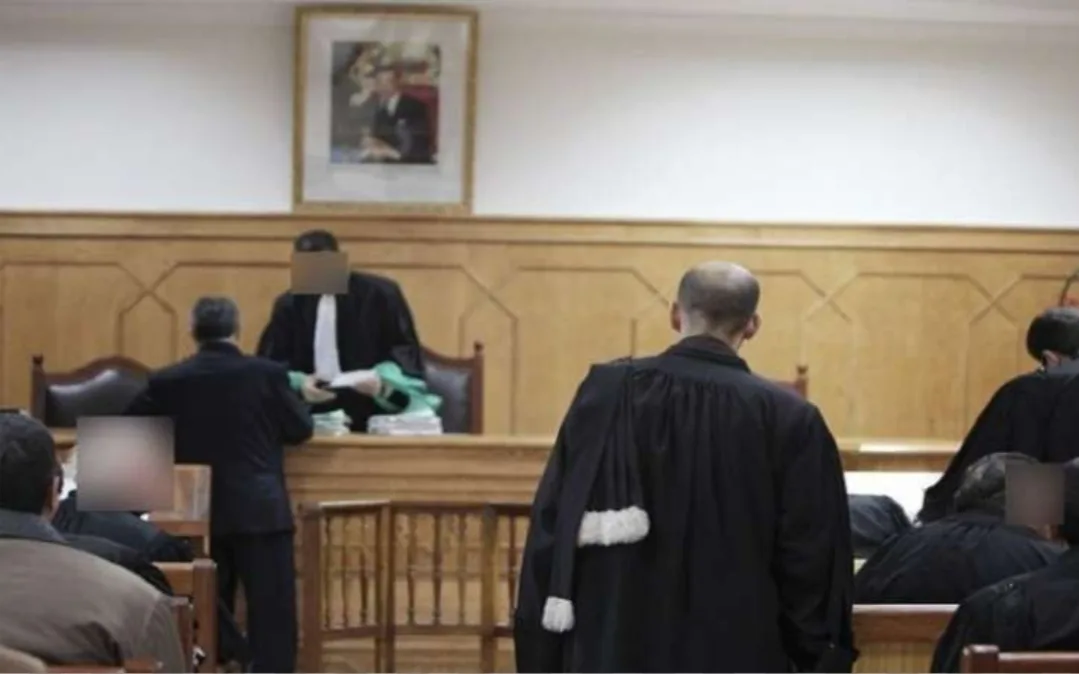 وجدة :    قبل أيام من صدور الحكم … اتهامات أخرى خطيرة للمقاول المومني والموثقة في عملية تزوير عقد والاستيلاء على حقوق ورثة