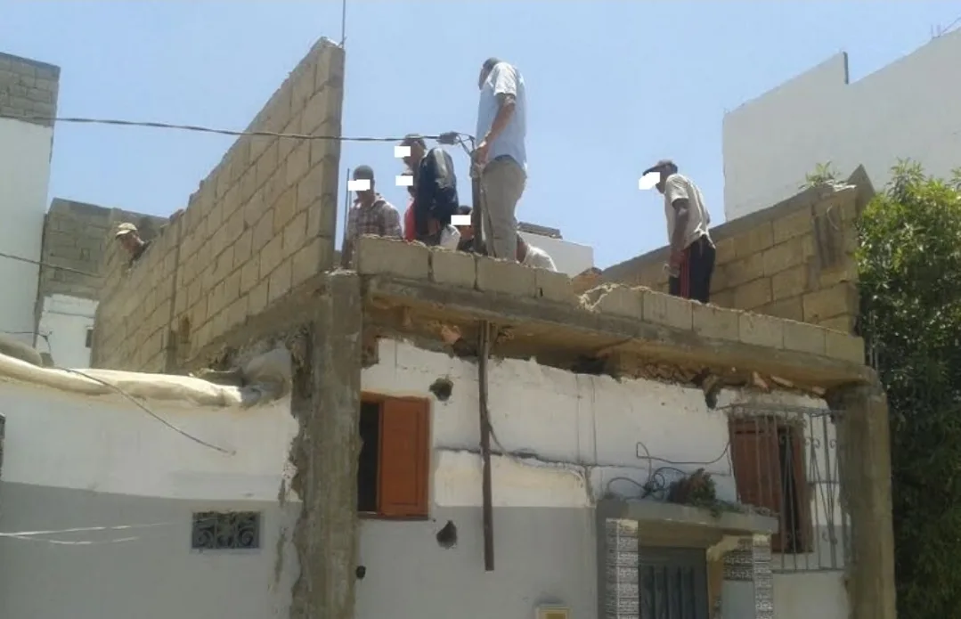 الحسيمة :     البناء العشوائي يبتلع جماعتي أيت قمرة وإمزورن … من يتحمل المسؤولية؟ وهل يتدخل عامل الإقليم لردع لوبي الفساد ؟