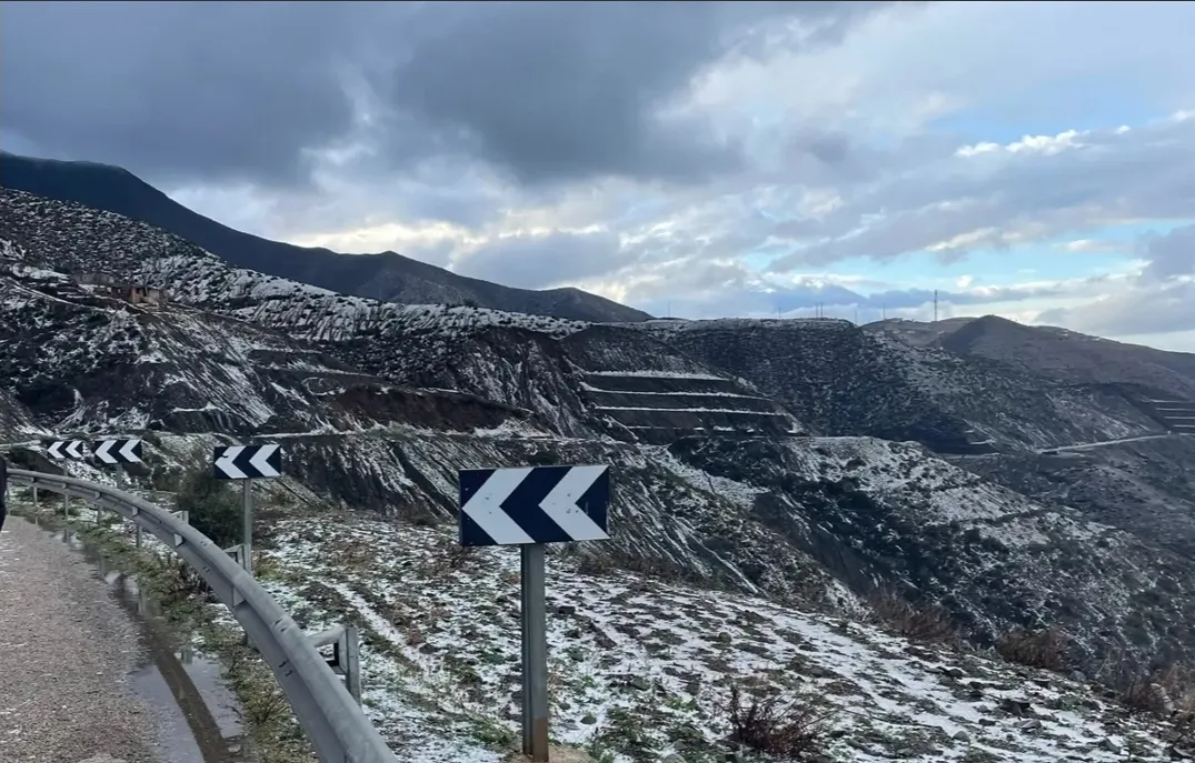 نشرة إنذارية :    ثلوج وأمطار في بعض مناطق المملكة