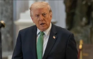 ترامب يؤجل الضربات على إيران … وطهران تنفي المفاوضات مع واشنطن