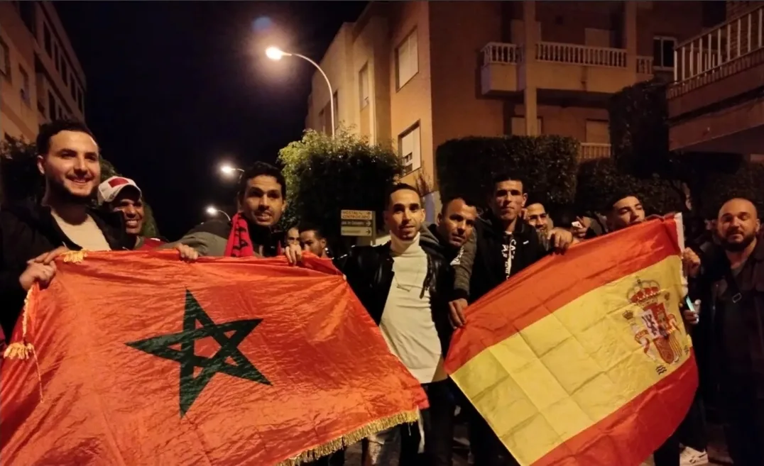 المغاربة يتصدرون الهجرة في إسبانيا :   حوالي مليونين من المقيمين والحراكة والمجنسين يعززون حضورهم ويقودون الأجانب في الجارة الشمالية