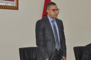 الحسيمة :    بين دينامية العامل وجمود الكاتب العام … هل تتدخل وزارة الداخلية لفك التعقيدات الإدارية ؟