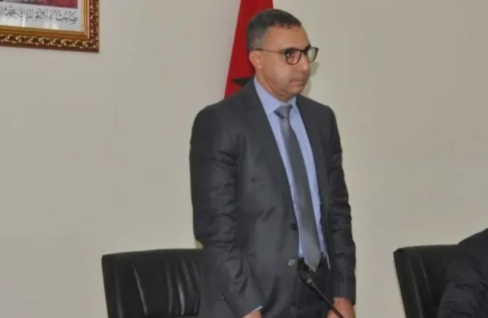 الحسيمة :    بين دينامية العامل وجمود الكاتب العام … هل تتدخل وزارة الداخلية لفك التعقيدات الإدارية ؟