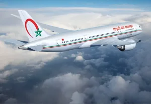 وفاة مفاجئة في السماء على متن رحلة جوية من الدار البيضاء إلى نيويورك تُجبر طائرة مغربية على العودة اضطرارياً