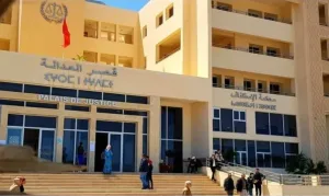 وجدة :    قبل يومين من صدور الحكم  … إدارة الضرائب في قفص الاتهام .. هكذا أصبح بارون العقار المومني صائدًا لمئات الضحايا من رجال التعليم