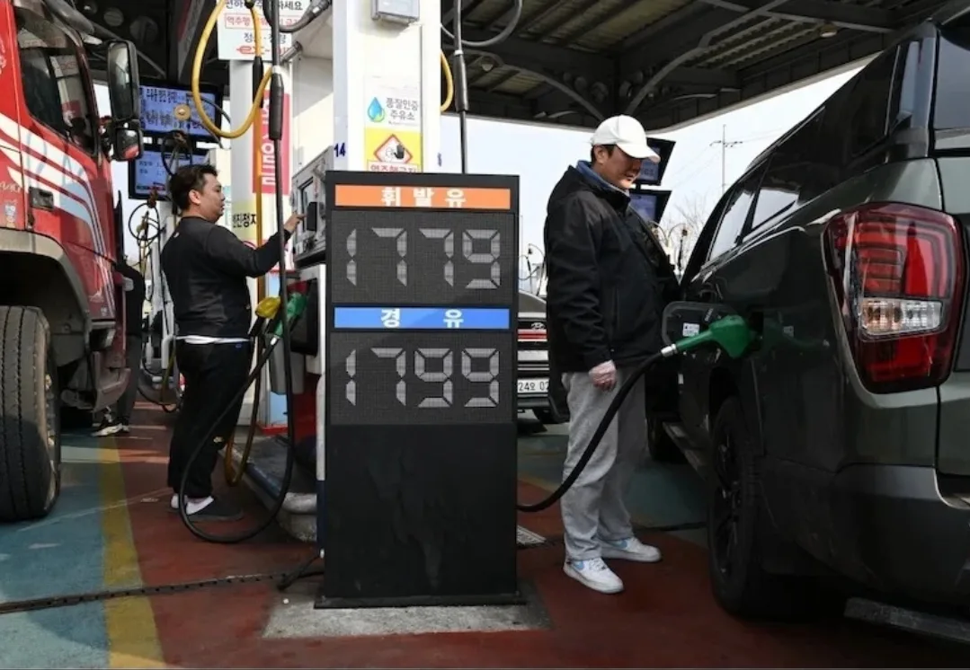 الرباط :      عريضة وطنية لتسقيف أسعار المحروقات تشعل الجدل وتضغط على الحكومة