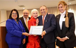 السفير المغربي بواشنطن يوسف العمراني يتوج أفضل دبلوماسي للسنة بالولايات المتحدة وتكريم يعكس قوة الشراكة المغربية الأمريكية