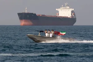 الحرس الثوري يلوّح بإغلاق هرمز وتوسيع الرد في حال استهداف منشآت الطاقة الإيرانية