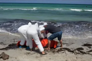 مأساة عند الحدود :  وفاة مغربي غرقاً أثناء محاولته دخول سبتة وسط تسلل عشرة من المهاجرين