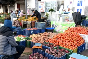 غلاء الخضر والفواكه يفتح نقاشاً واسعاً حول التصدير وتعدد الوسطاء في الأسواق المغربية