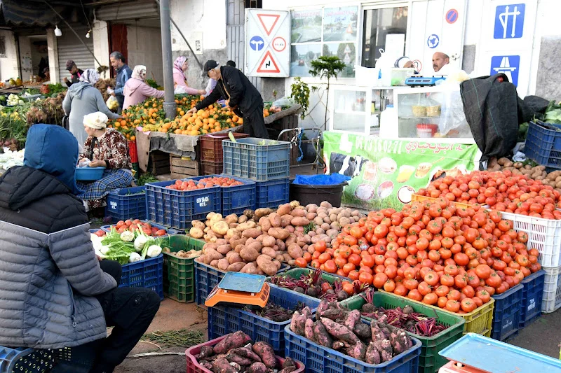 غلاء الخضر والفواكه يفتح نقاشاً واسعاً حول التصدير وتعدد الوسطاء في الأسواق المغربية