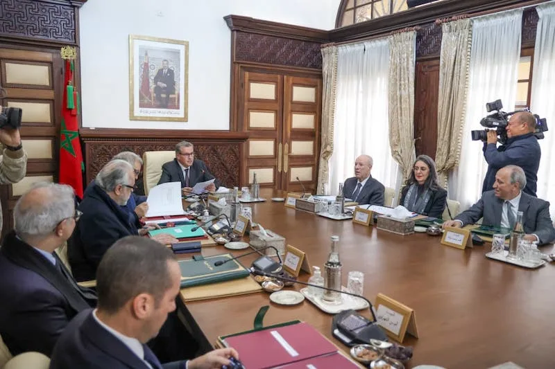 أخنوش يدعو لضبط النفقات وترتيب أولويات الاستثمار