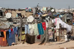 ترحيل دور الصفيح بالدار البيضاء يعيد خلط الأوراق الانتخابية قبل استحقاقات 2026