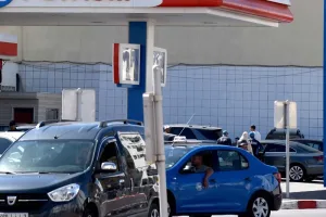 ارتفاع أسعار الغازوال يضع سائقي سيارات الأجرة غير المالكين تحت ضغط معيشي متصاعد